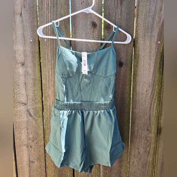 NWT VS Pink Ultimate Runsie - Picture 4 of 8